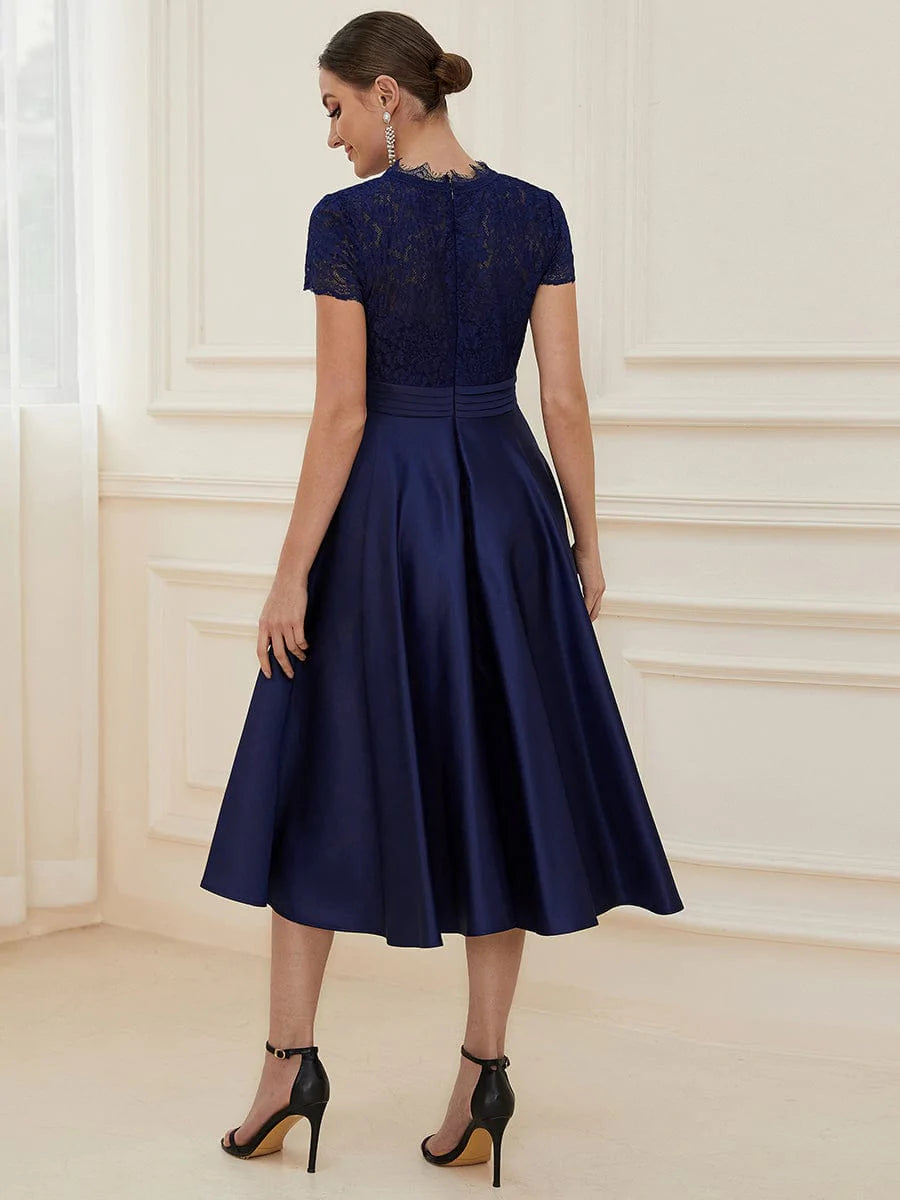 Elegantes Midi-Abendkleid mit V-Ausschnitt und gestickter Blume und kurzen Ärmeln 40400 #farbe_navy blau