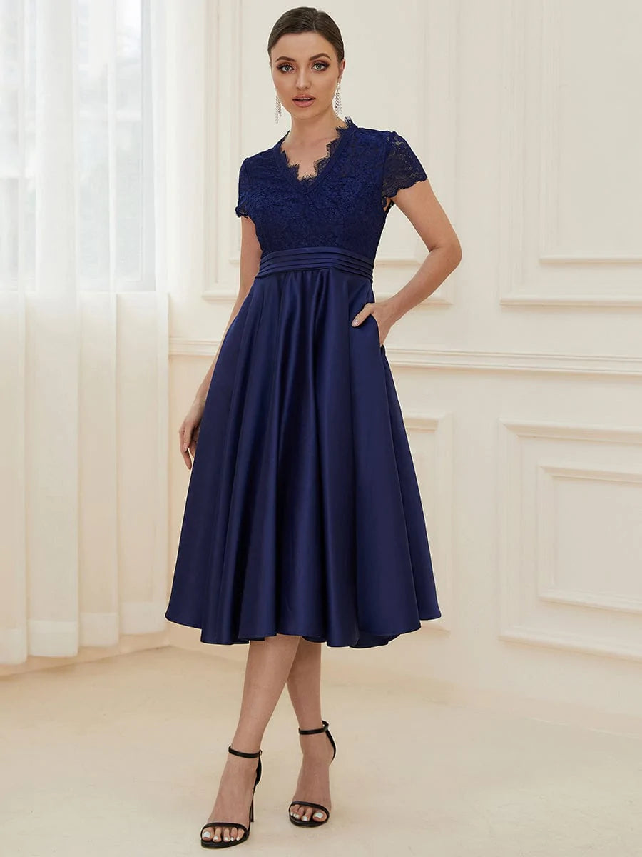 Elegantes Midi-Abendkleid mit V-Ausschnitt und gestickter Blume und kurzen Ärmeln 40400 #farbe_navy blau