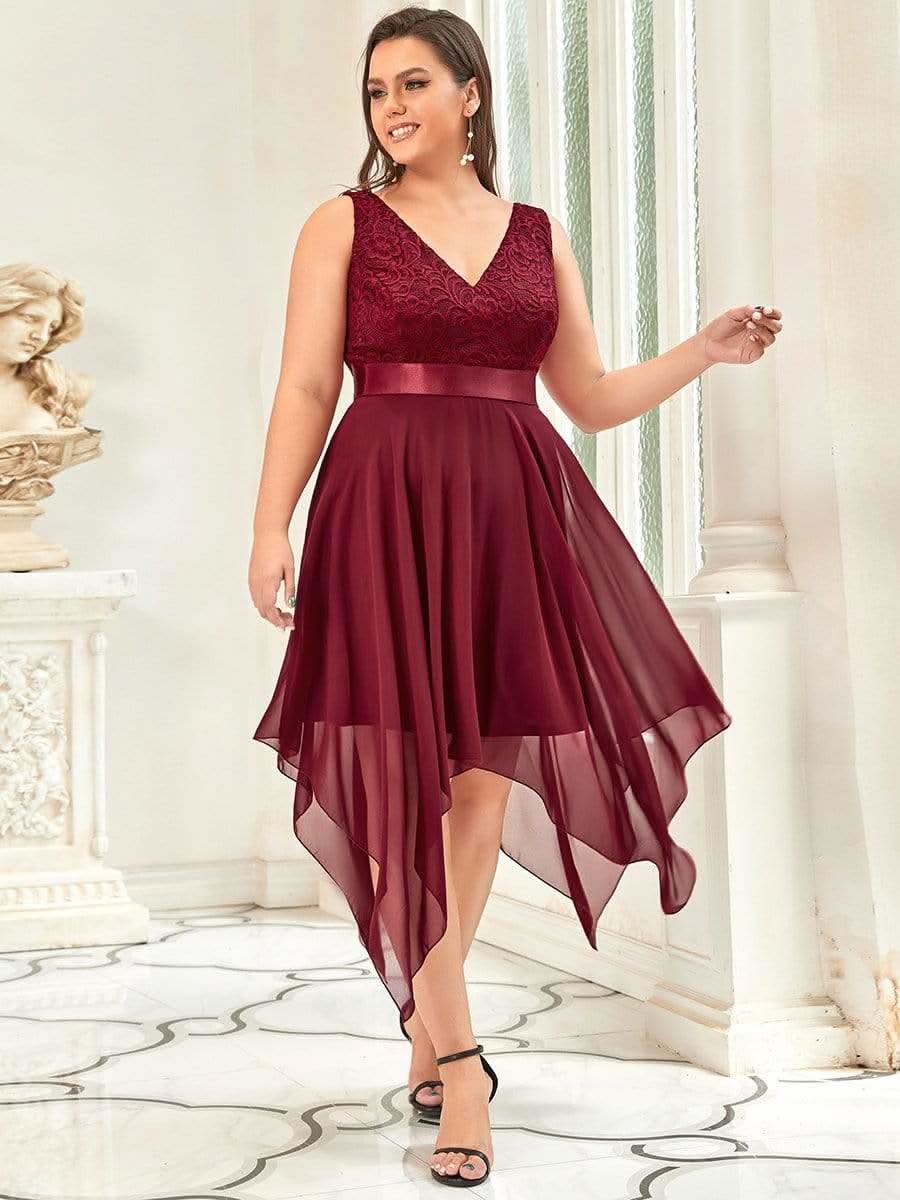 V-Ausschnitt Asymmetrischer Saum Brautjungfernkleider Große Größen #farbe_Burgundy