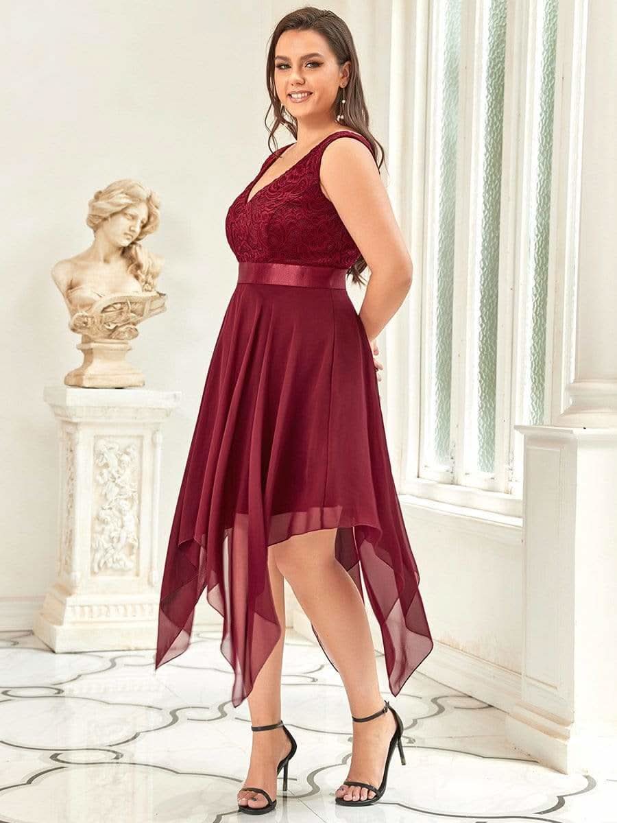 V-Ausschnitt Asymmetrischer Saum Brautjungfernkleider Große Größen #farbe_Burgundy