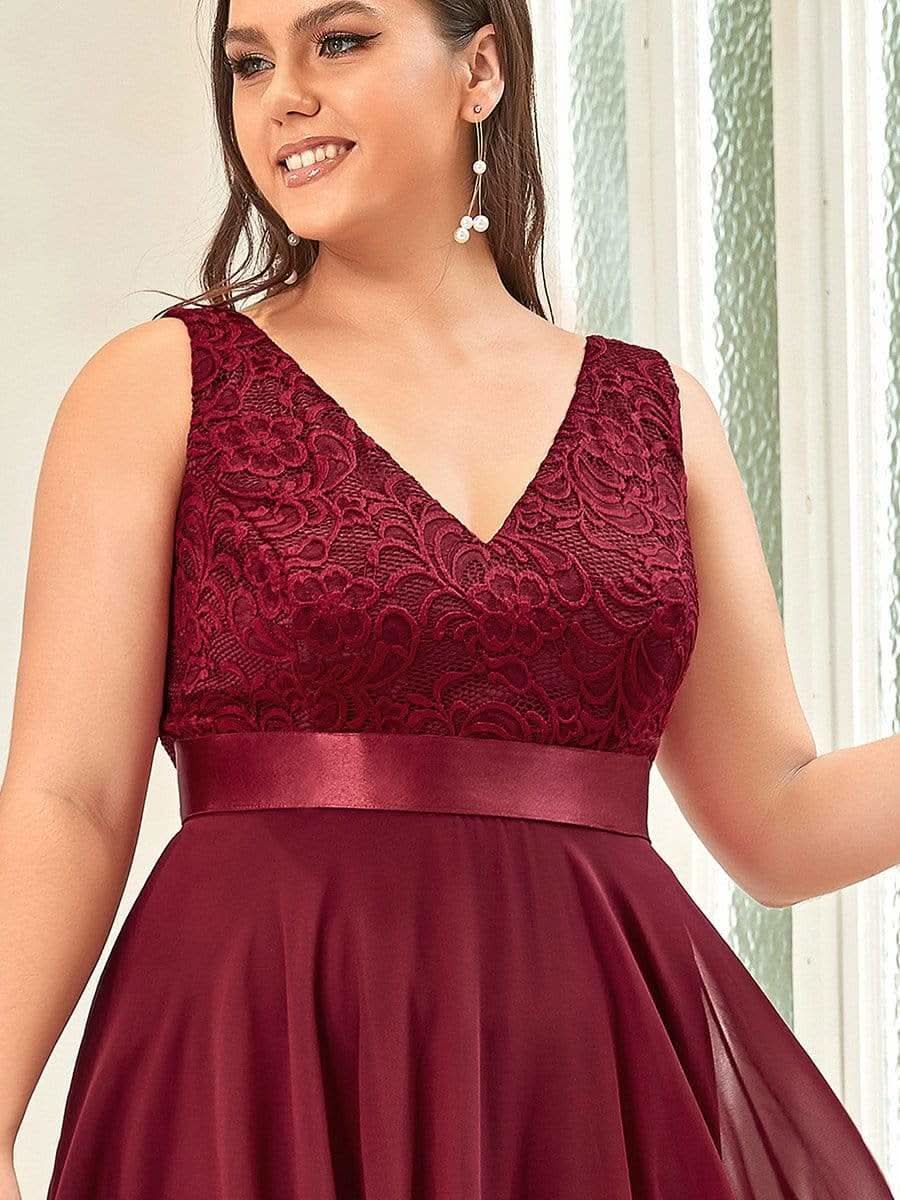 V-Ausschnitt Asymmetrischer Saum Brautjungfernkleider Große Größen #farbe_Burgundy