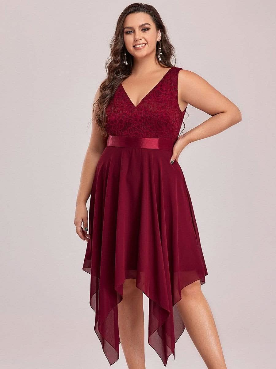 V-Ausschnitt Asymmetrischer Saum Brautjungfernkleider Große Größen #farbe_Burgundy