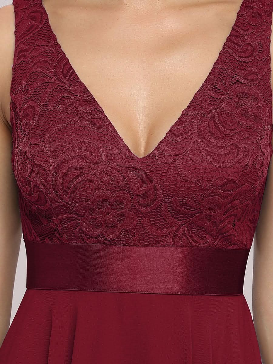 Kurz Spitzen Cocktailkleid mit V-Ausschnitt #farbe_Burgundy