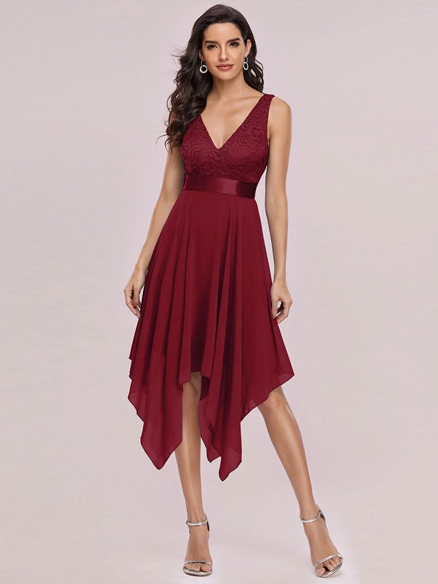 Kurz Spitzen Cocktailkleid mit V-Ausschnitt #farbe_Burgundy